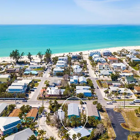 Hidden Treasure Unit B! Modern Duplex With Shared Pool Just 200 Steps To The Beach!